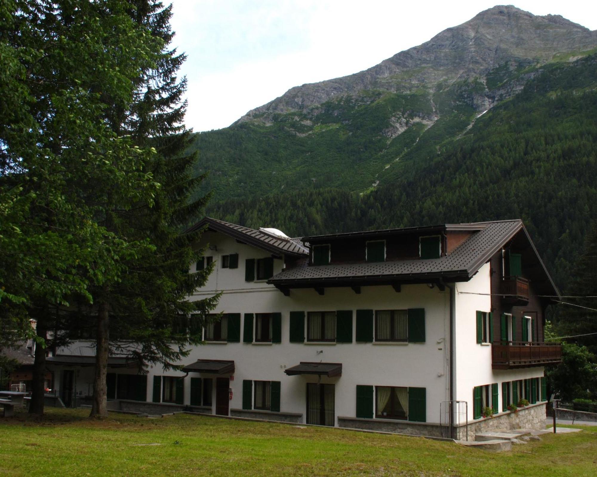 Casa Alpina Don Guanella Acomodação com café da manhã Macugnaga Exterior foto