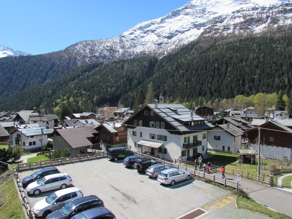 Casa Alpina Don Guanella Acomodação com café da manhã Macugnaga Exterior foto