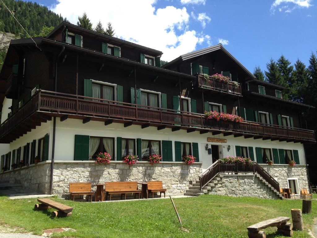 Casa Alpina Don Guanella Acomodação com café da manhã Macugnaga Exterior foto