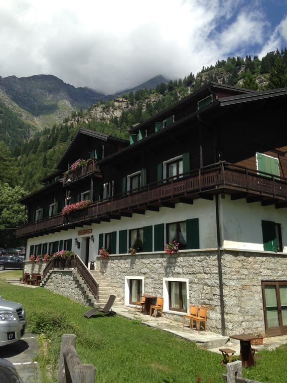 Casa Alpina Don Guanella Acomodação com café da manhã Macugnaga Exterior foto
